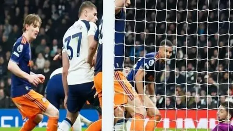 大乐透期号专家推荐：欧联博洛尼亚VS罗马质合分析